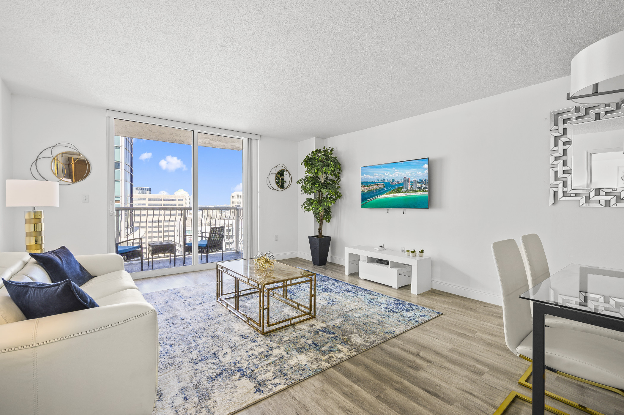 High Floor Unit Located in Brickell - Free Parking