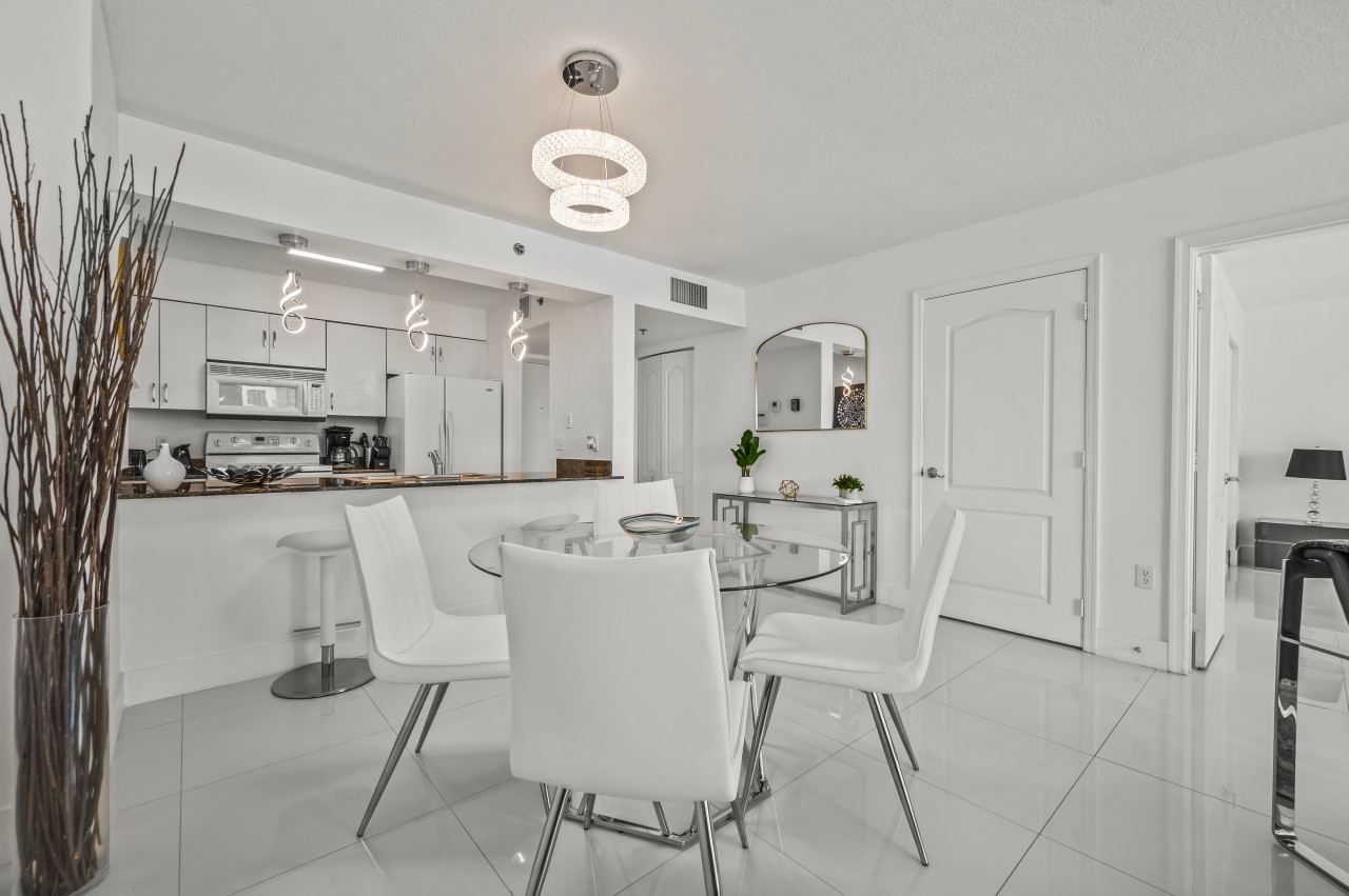 *High Floor Superb Unit In the Heart Of Brickell*