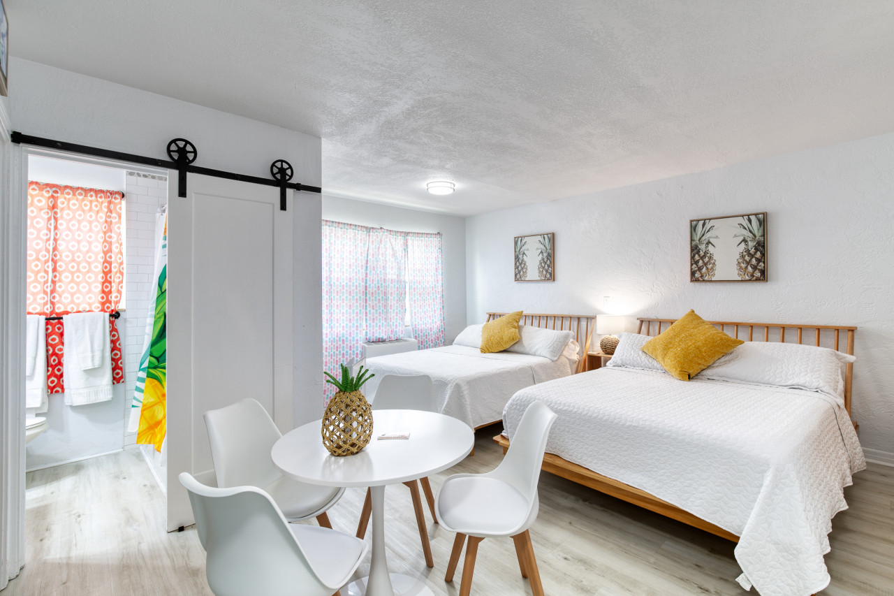 Pineapple Shores Retro Inn 1 | Photo 3