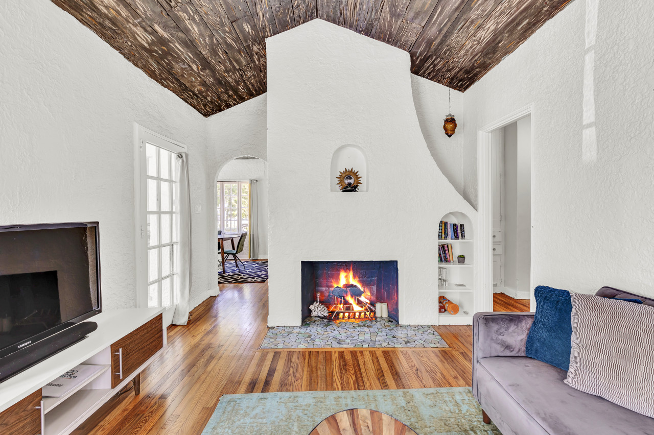 Spanish Beach Bungalow MainHouse | Photo 3