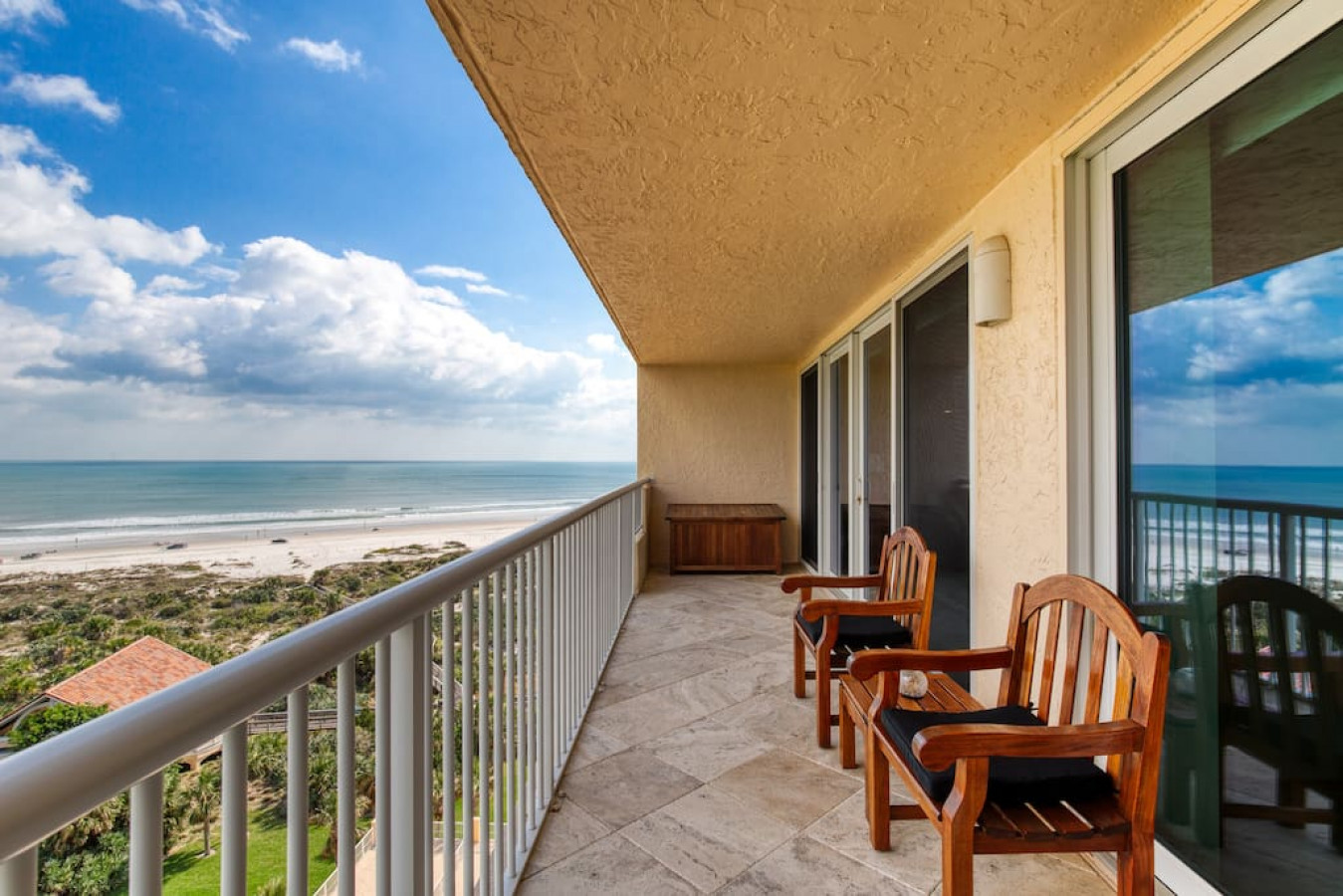 New Smyrna Beachfront Modern 9th Floor Condo Pool Hot Tub 2