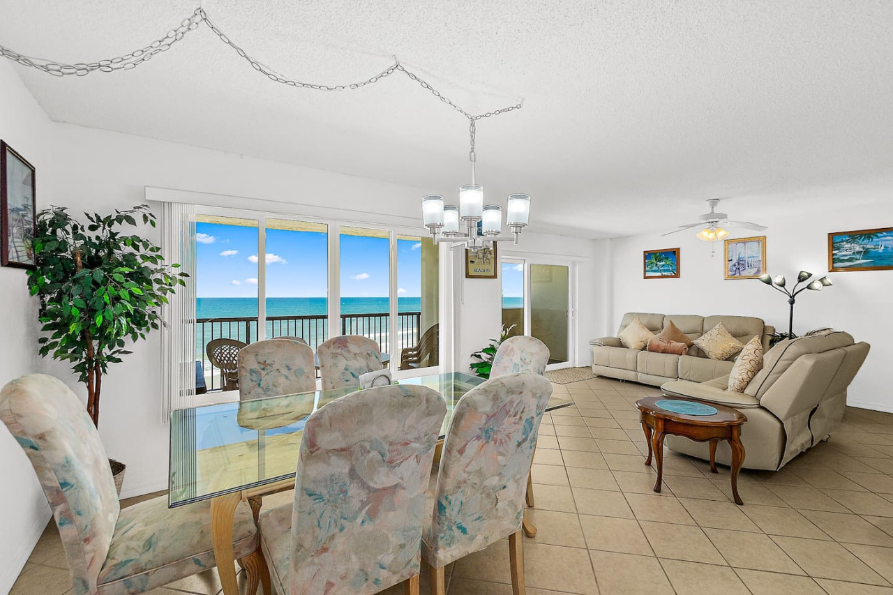 Sandpoint Beachfront Ocean Condo with Heated Pool 3