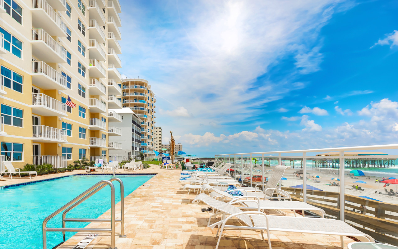 A Wave From it All Oceanfront Pool Condo 4