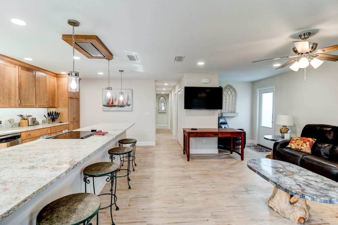 Cape Key Updated Beach Bungalow | Photo 3