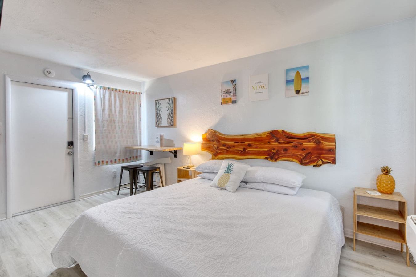 Pineapple Shores Retro Inn 10 2