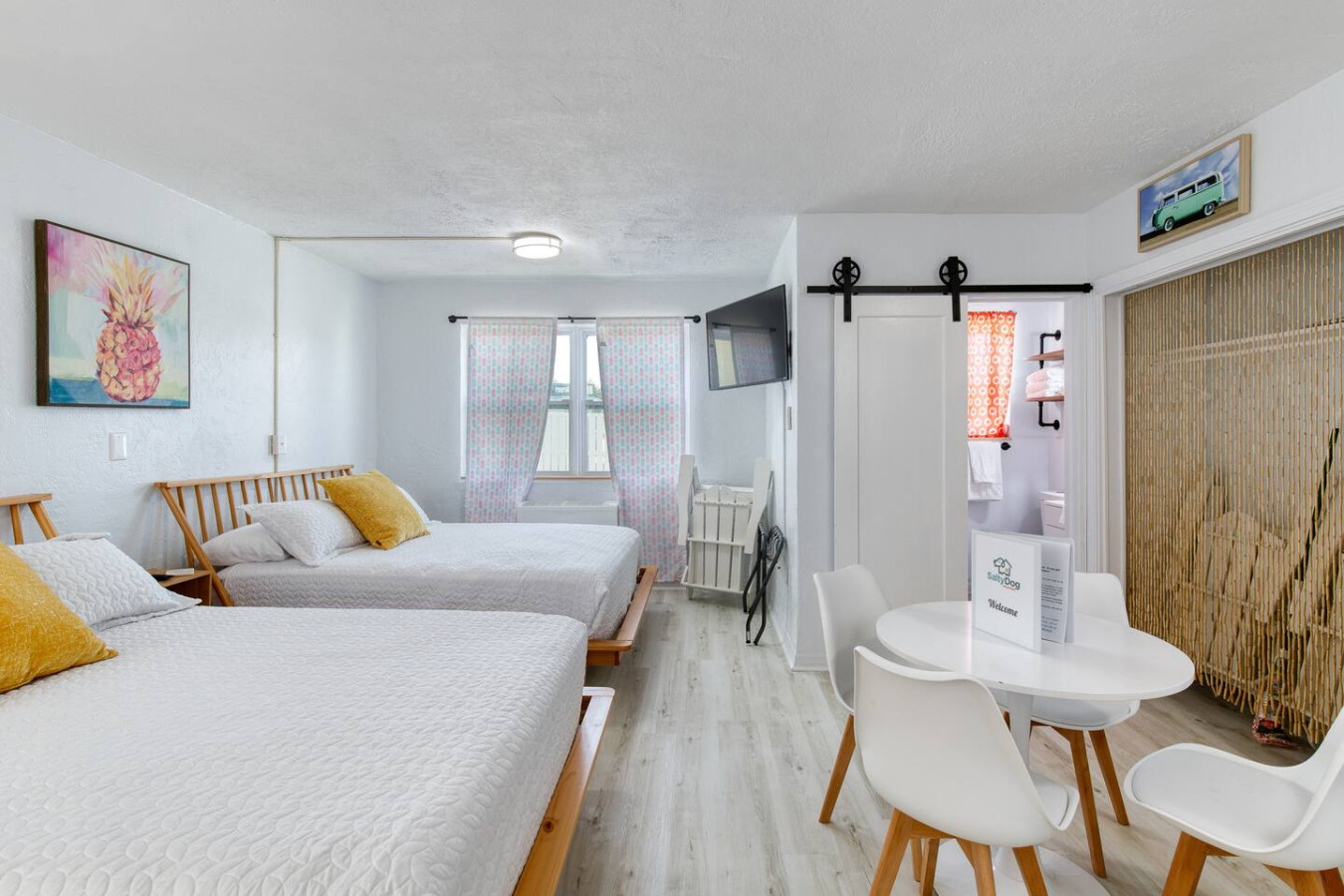 Pineapple 4 | Photo 2