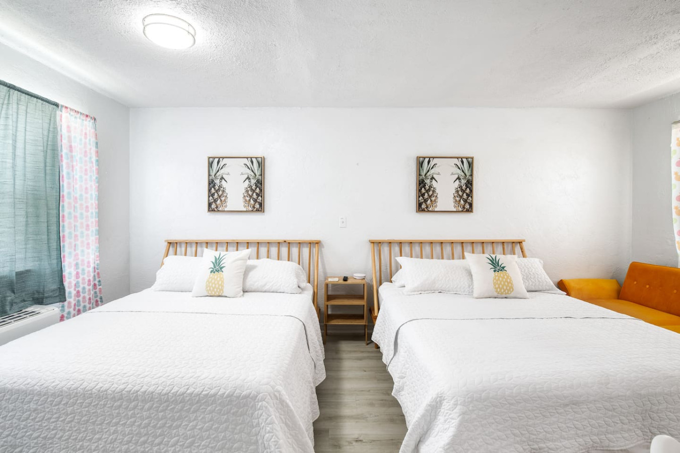 Pineapple 3 Shores Retro Inn 3 | Photo 3