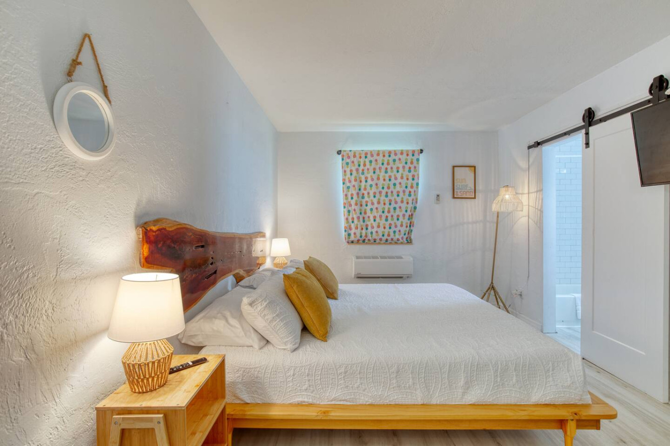 Pineapple 12 Shores Retro Motel #12