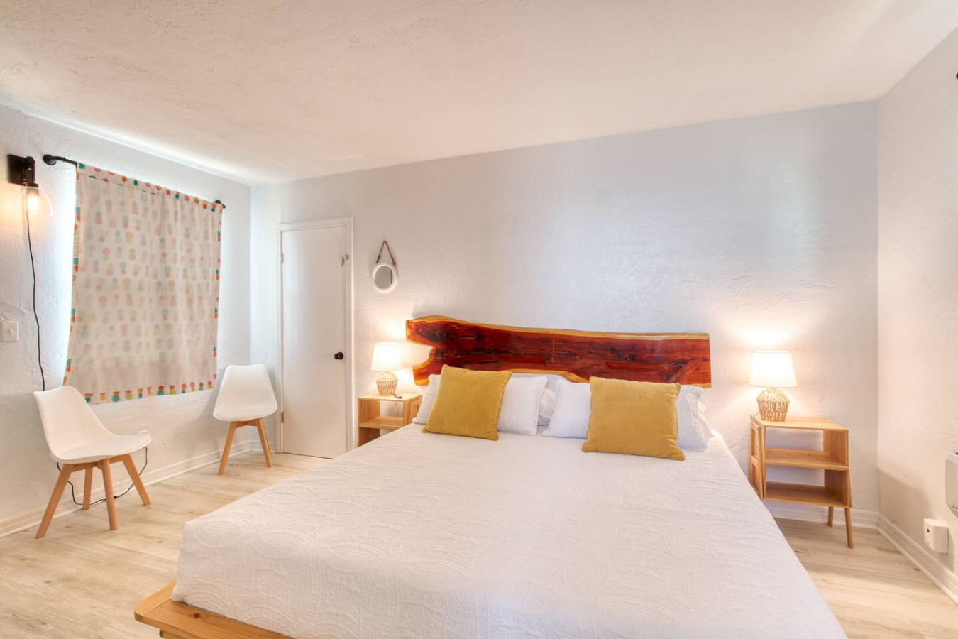 Pineapple 12 Shores Retro Motel #12 | Photo 3