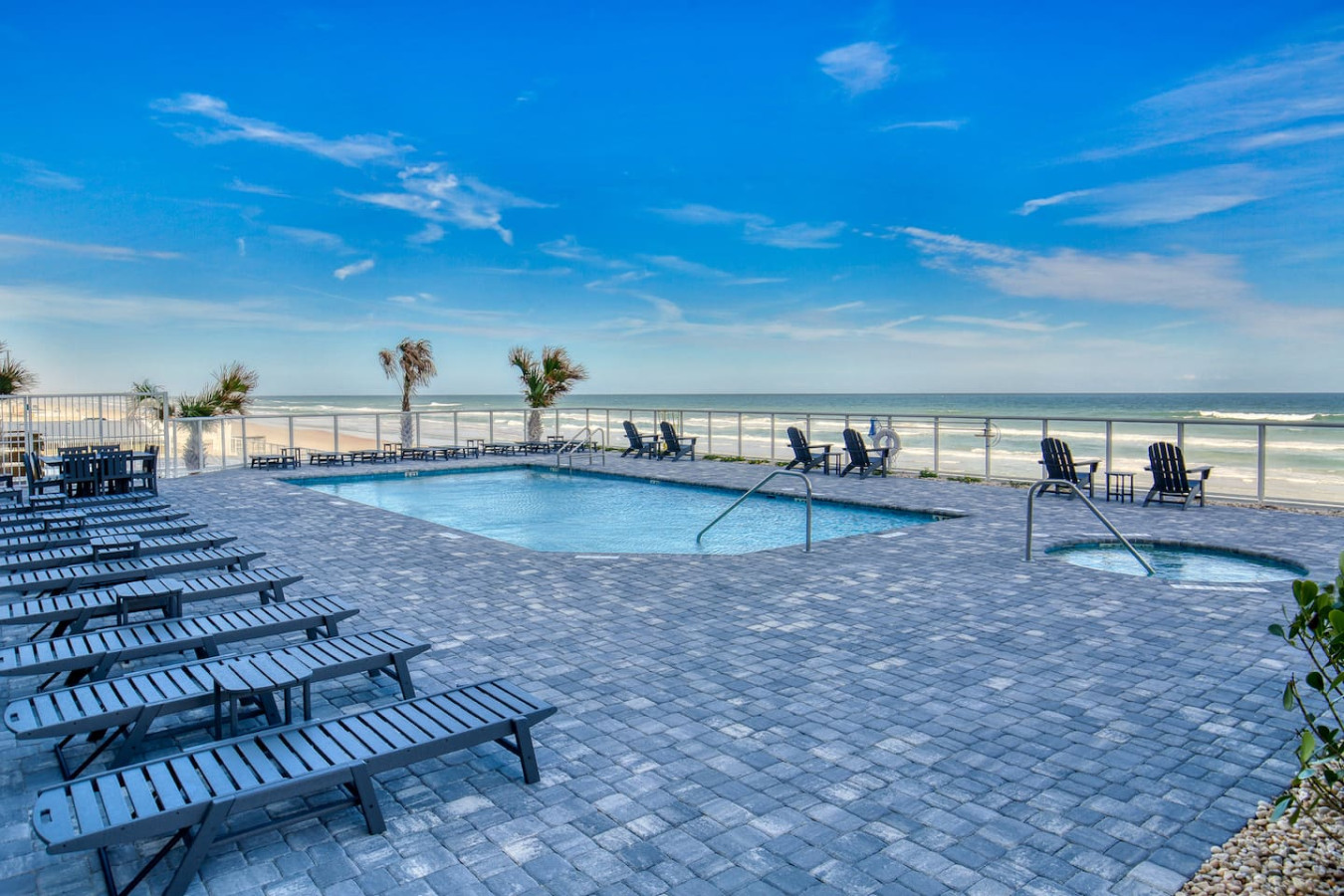 Salty Oceanfront Luxury Condo | Pools & Hot Tubs 4
