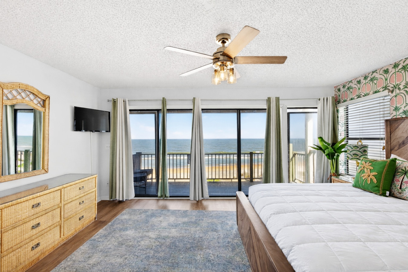 ❤️ The Funky Pelican Direct Oceanfront Retreat Pet Friendly