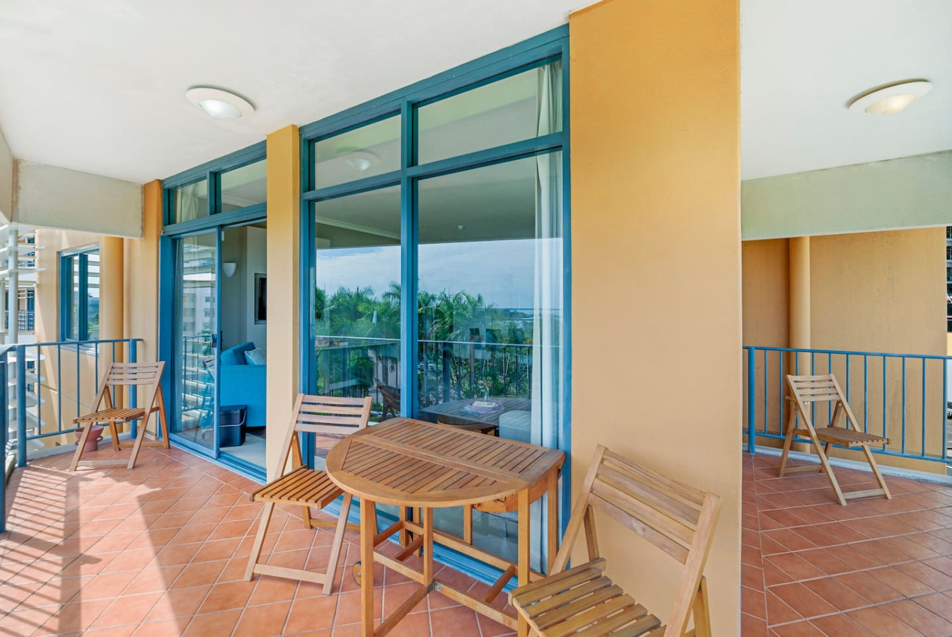 ZEN88 Esplanade: 3-BR Luxury Suite Near Waterfront - Relax and unwind on our balcony, where the beauty of nature unfolds before your eyes
