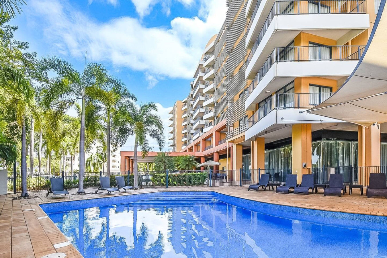 ZEN 88 THE ESPLANADE - Spacious Sunset CBD Suite - Outdoor Pool