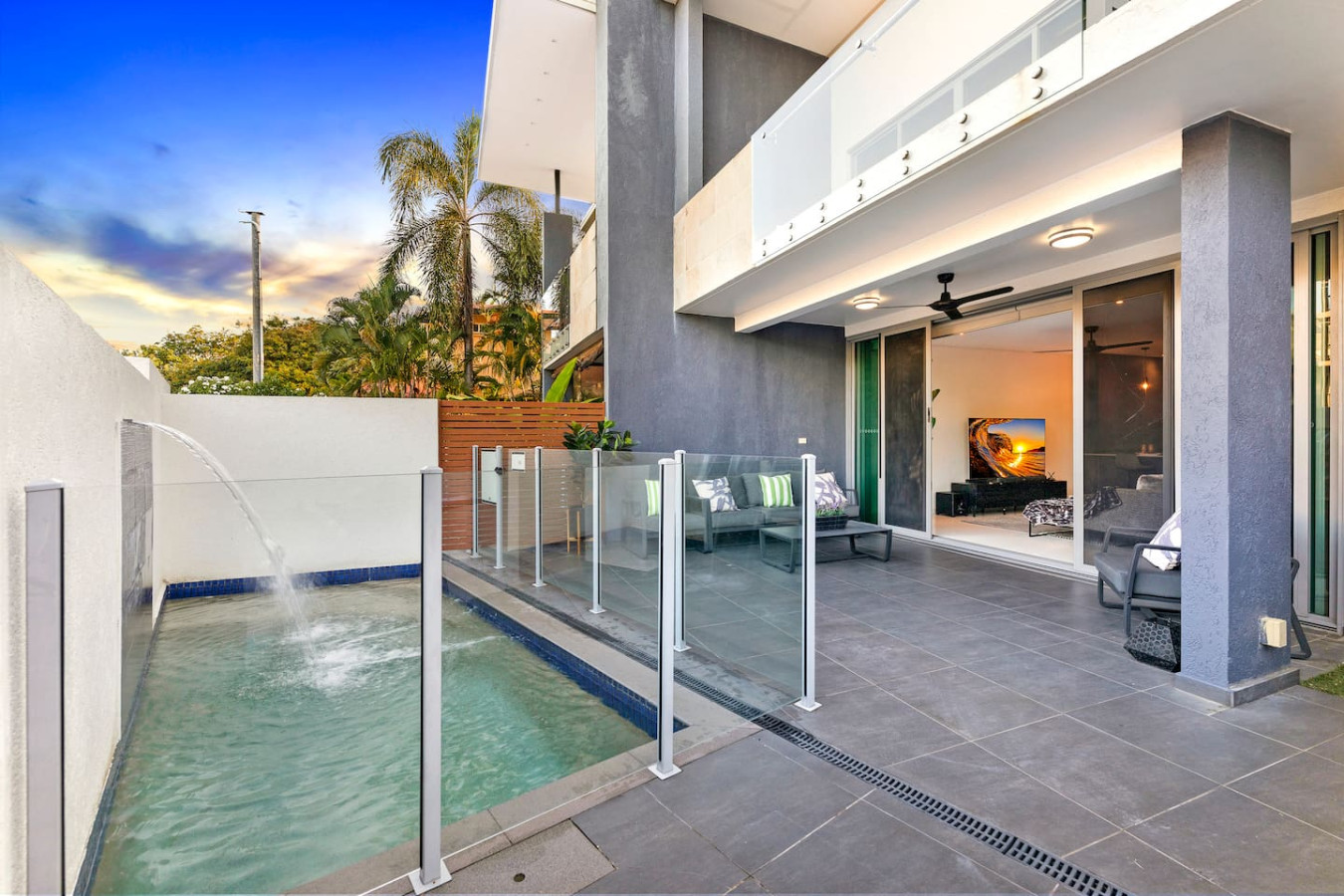 ZEN ARCTIC Luxury 2-Story T/House + Pool & Markets