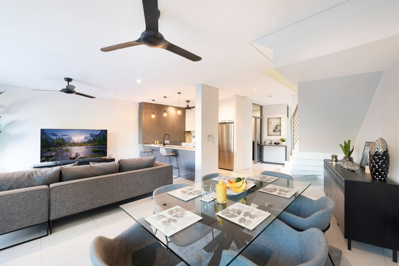 ZEN ARCTIC Luxury 2-Story T/House + Pool & Markets