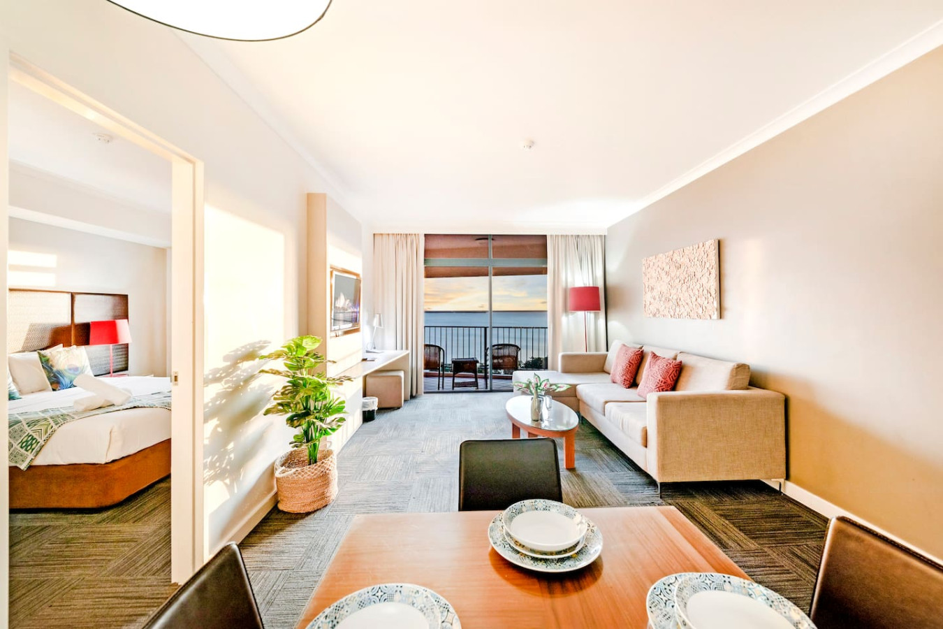 ZEN88 ESPLANADE: 1-BR Top Floor Ocean View Suite- Discover the charm of our stylish interior, designed to elevate your stay with its modern flair.