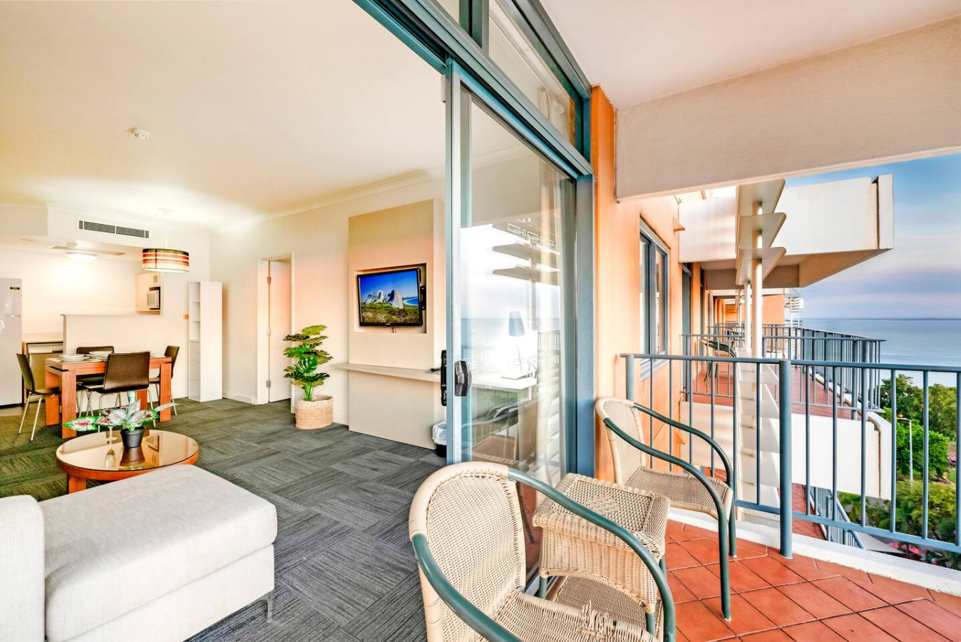 ZEN88 ESPLANADE: 1-BR Top Floor Ocean View Suite- Find your sanctuary in our well-appointed unit, a haven of tranquility amidst the bustling world outside.