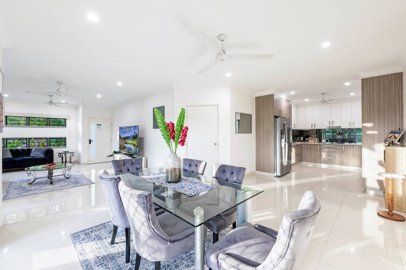 Zenhouse Bushland: Fenced Backyard ~ Near Hospital- Indulge in culinary delights in our dining room, where our elegant 6-seater table provides ample space for gatherings with family and friends, ensuring every meal is a memorable occasion.