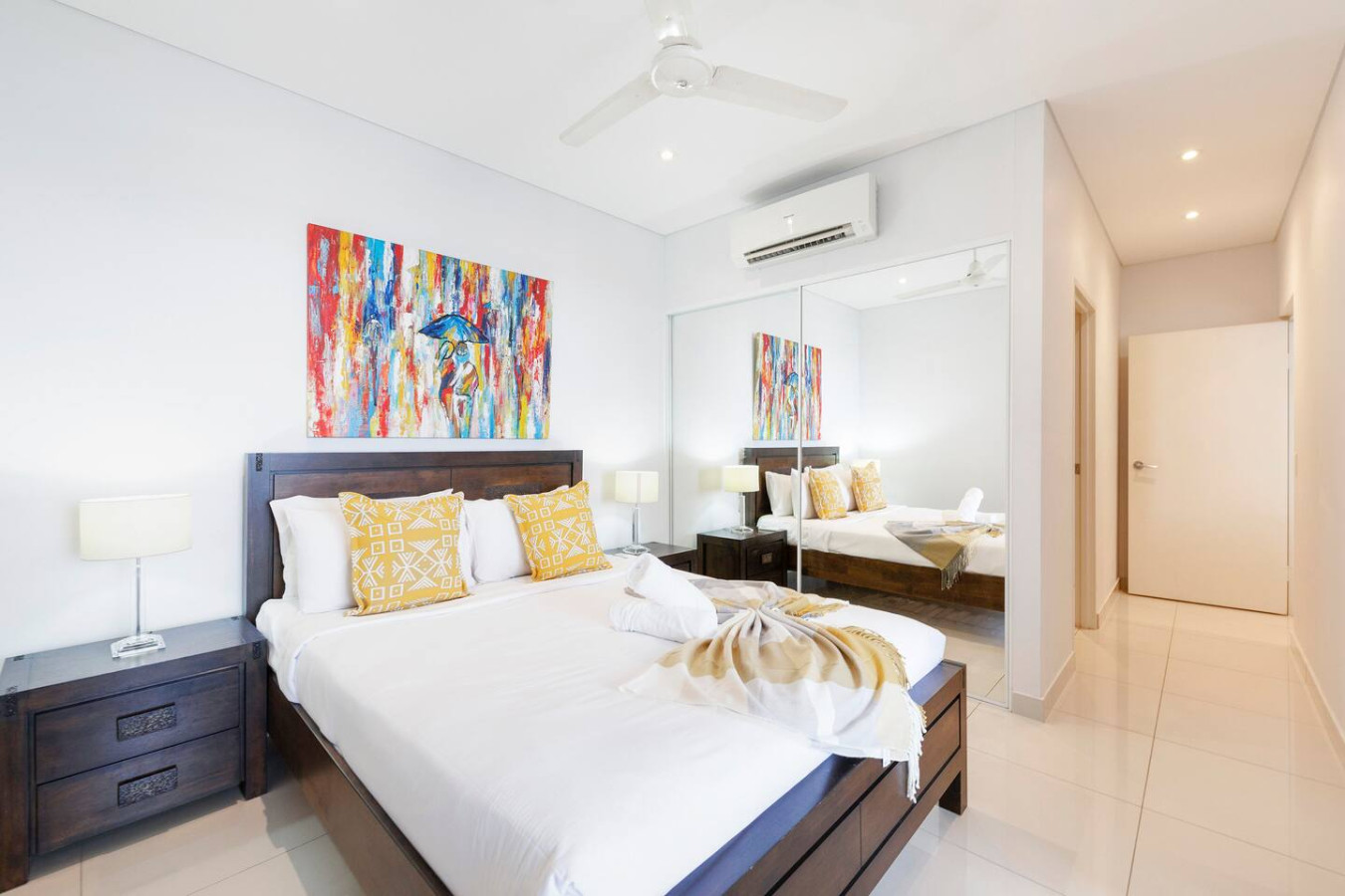 ZEN Central Bliss 2BR Holiday Retreat in the CBD - Drift off into sweet dreams in our serene bedroom, where tranquility awaits after a day of adventure.