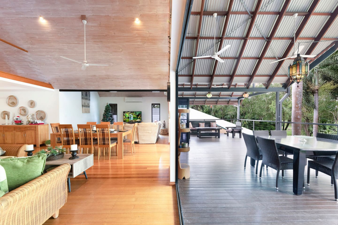Indoor/outdoor living at its finest!