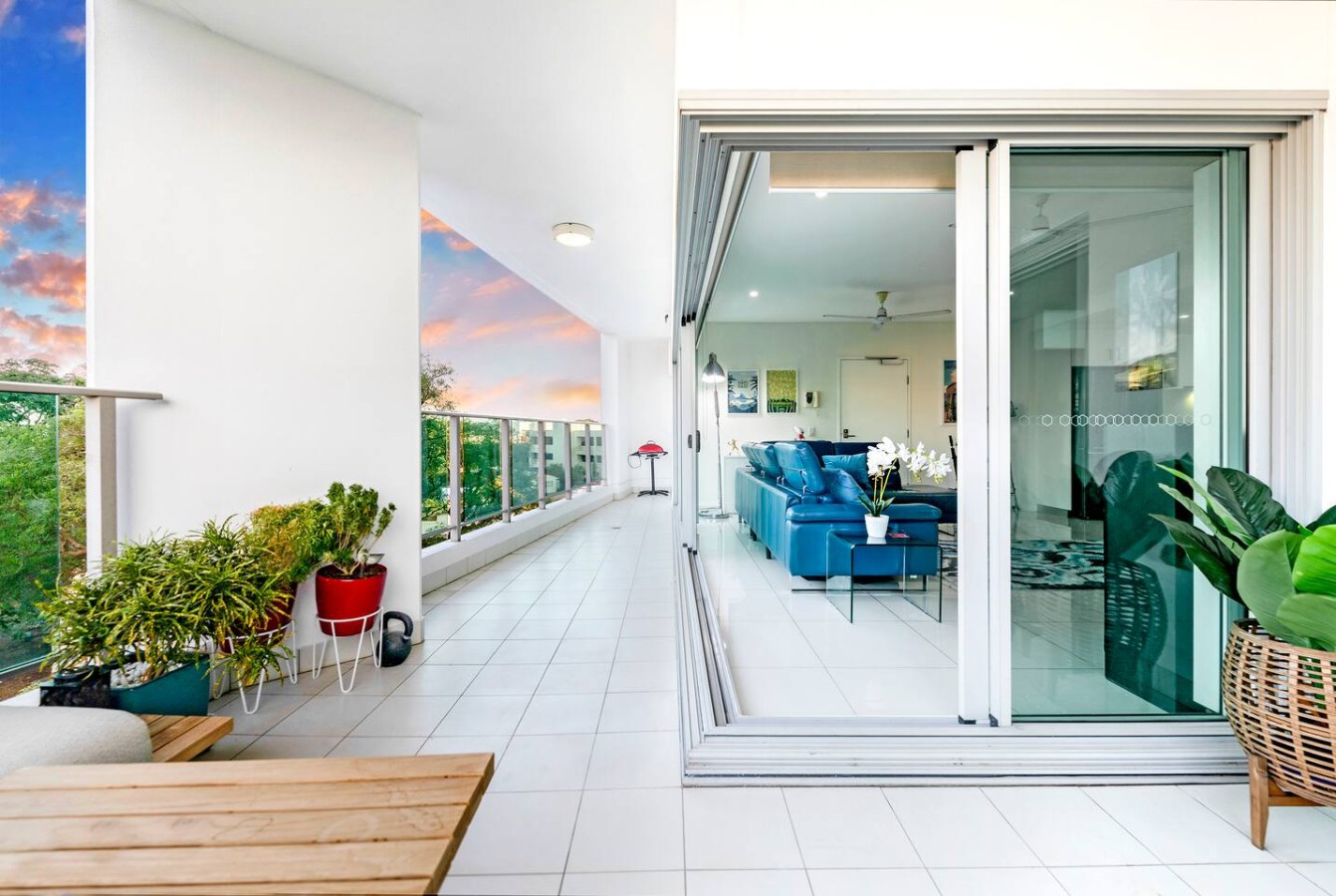 ZEN Tree Blossom: 3-BR Luxury Apt Near Waterfront - "Marvel at the sweeping vistas right from your balcony.