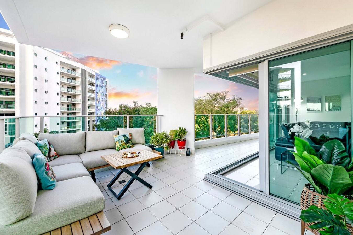 Seaside Glory: City View ~ Pool  ~ Workspace