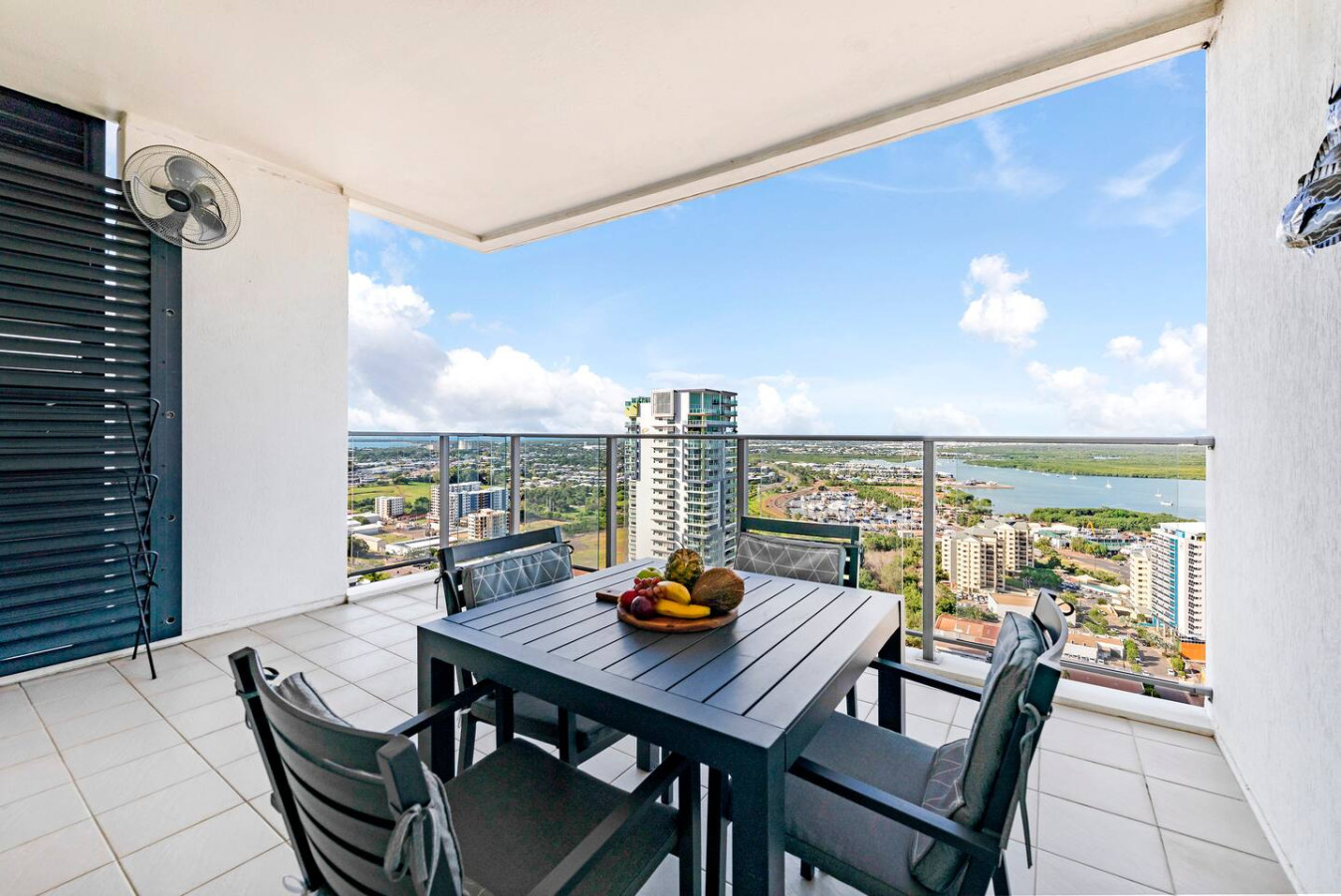 Seaview Haven: Ocean Vistas ~ Gym ~ Pool ~ Parking