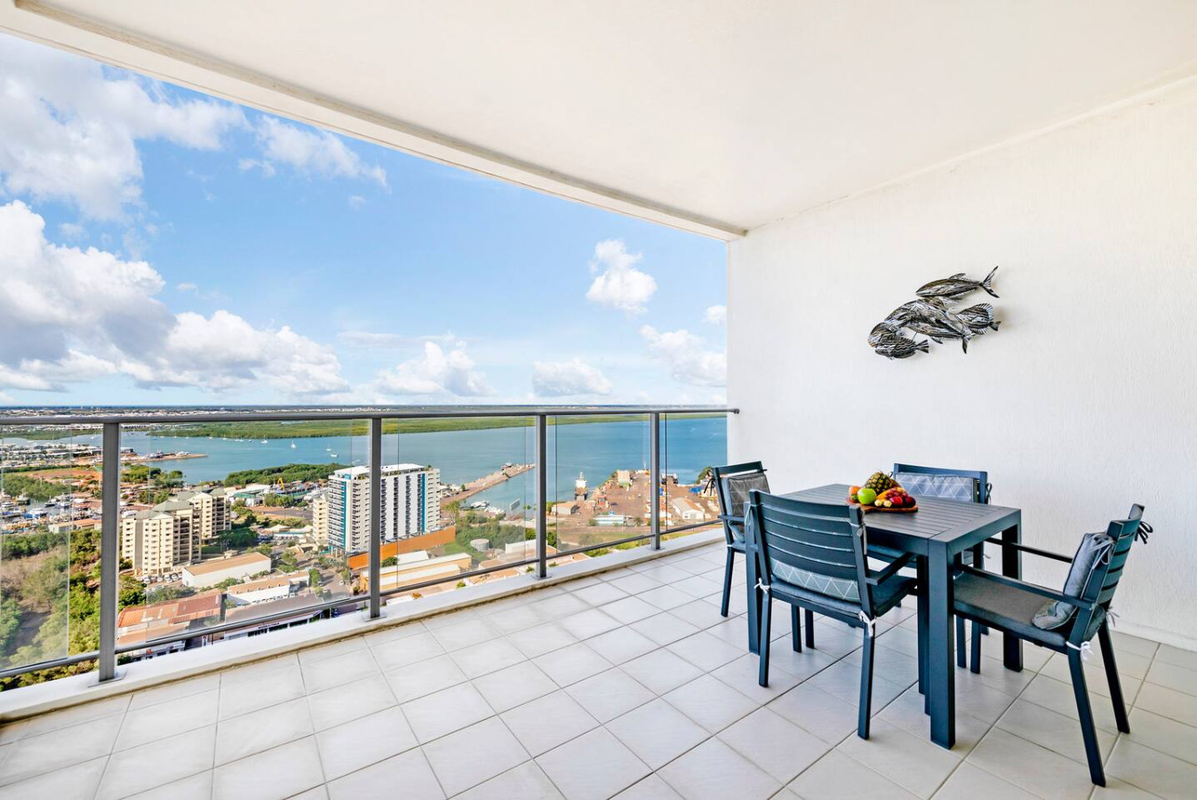 Seaview Haven: Ocean Vistas ~ Gym ~ Pool ~ Parking