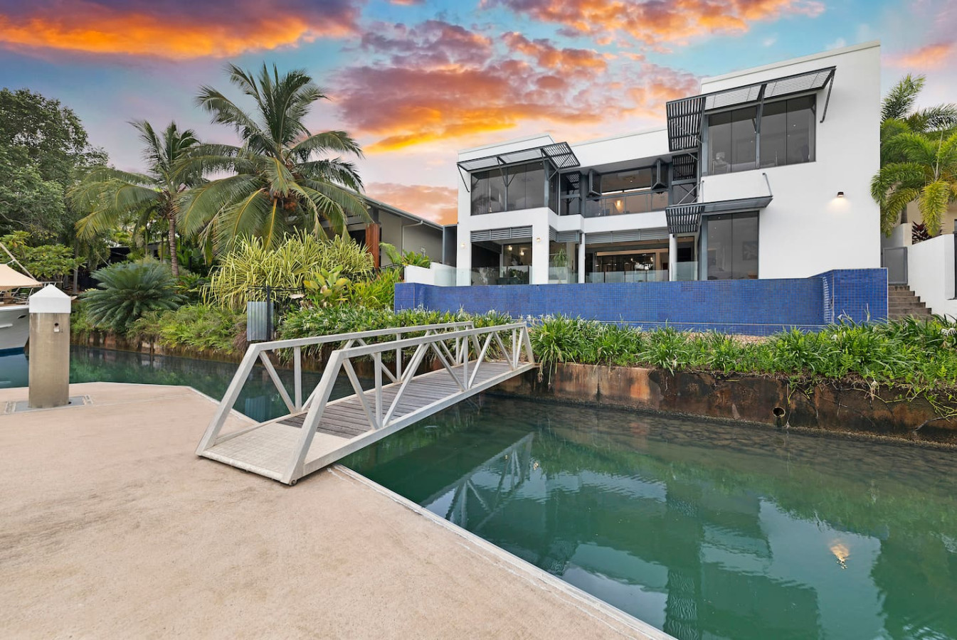 ZenLux: Waterfront Mansion~Infinity~ Pool ~Cinema
