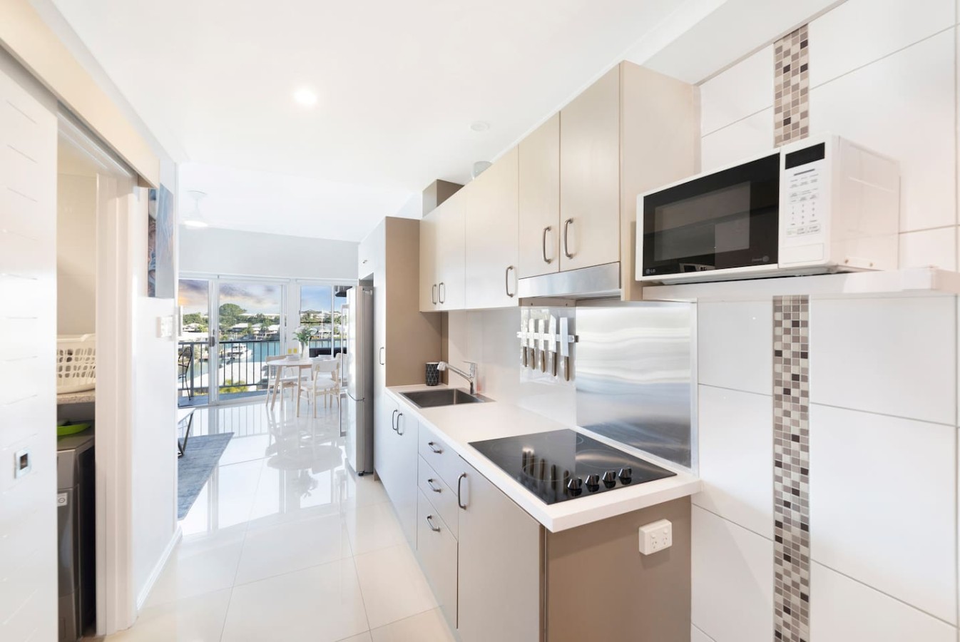 Zen Marina 1BR: Bayview ~ Private Balcony ~ Modern