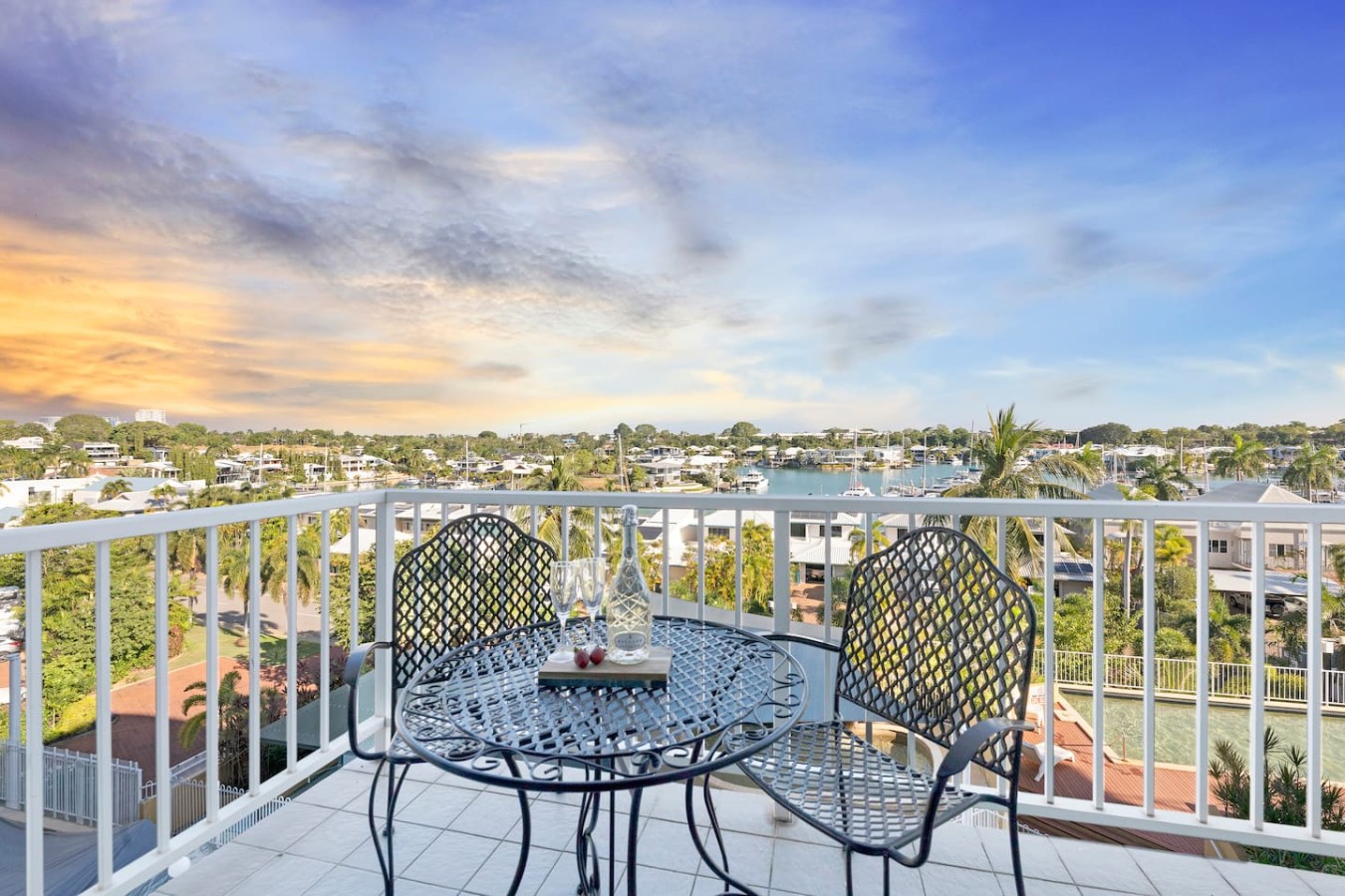 Zen Marina 1BR: Bayview ~ Private Balcony ~ Modern