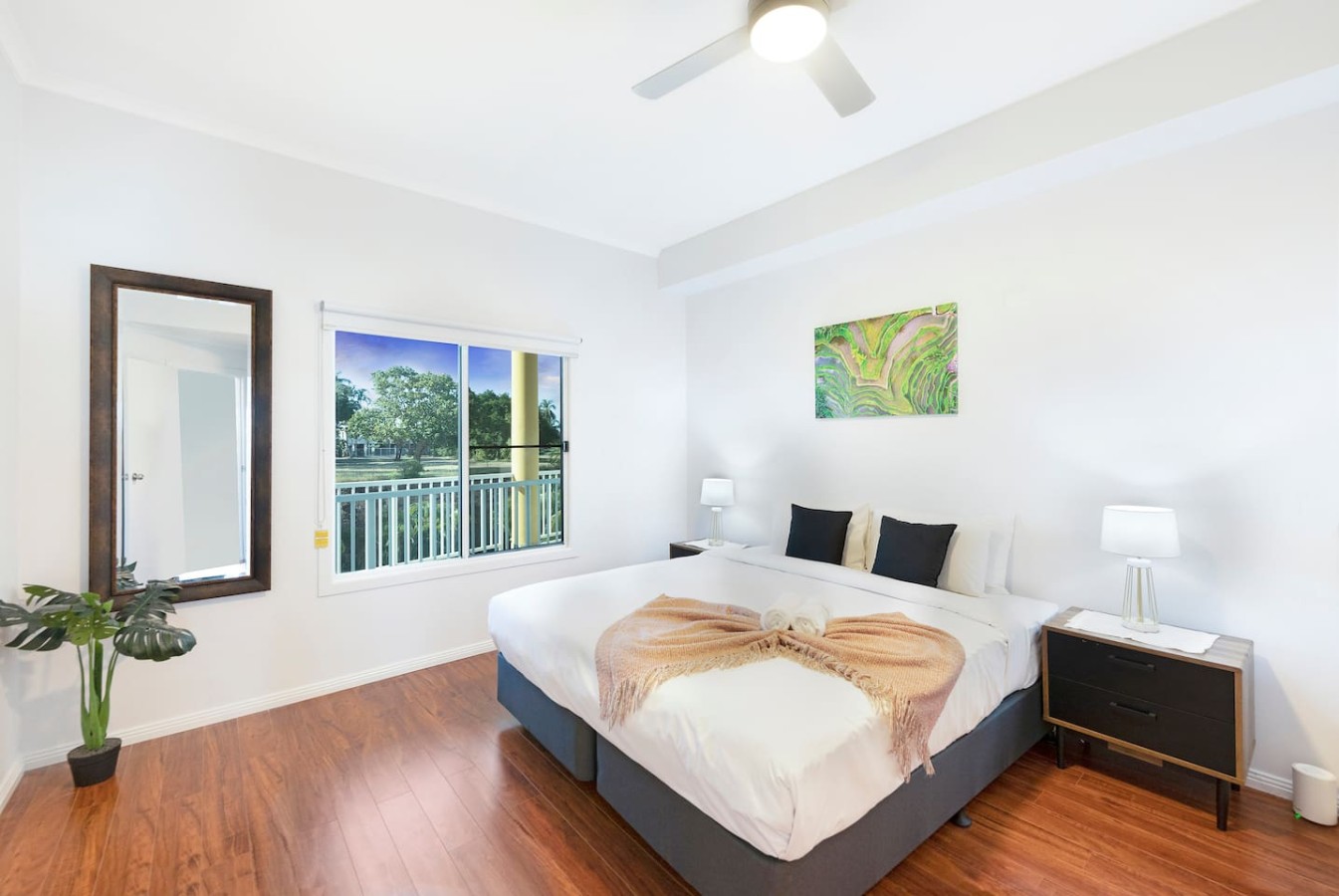 Zen Marina 1BR: Bayview ~ Private Balcony ~ Modern