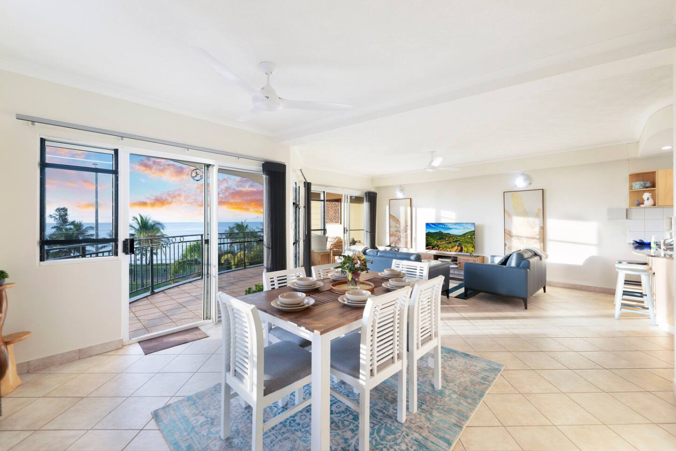 ZEN FORESHORE: 3-BR Nightcliff Foreshore-Front Apt - Discover an urban oasis inside our modern house, featuring sophisticated interiors designed for luxurious living