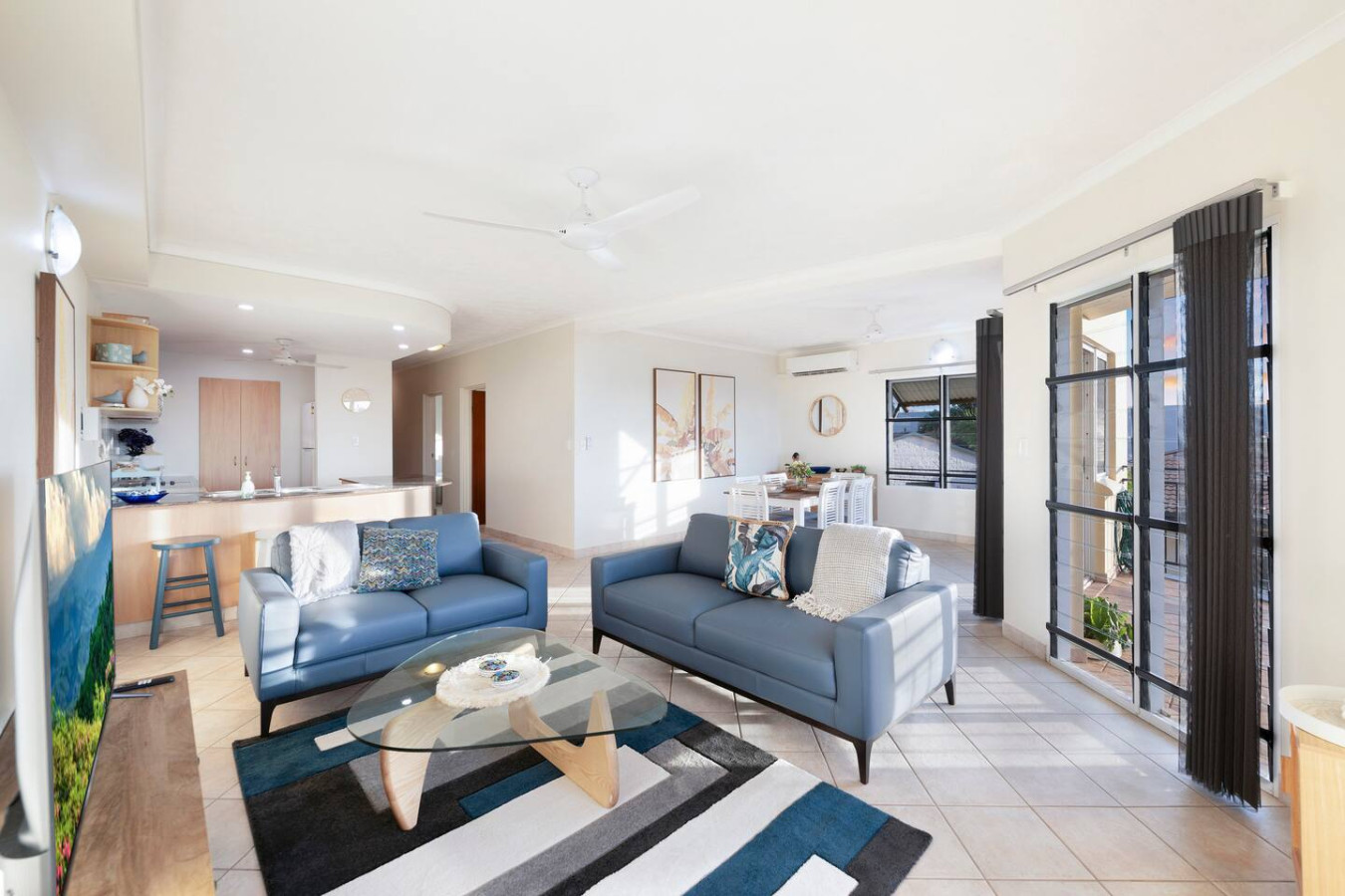 ZEN FORESHORE: 3-BR Nightcliff Foreshore-Front Apt - Experience minimalist chic in every corner of our modern house, where clean lines and thoughtful design create a serene ambiance