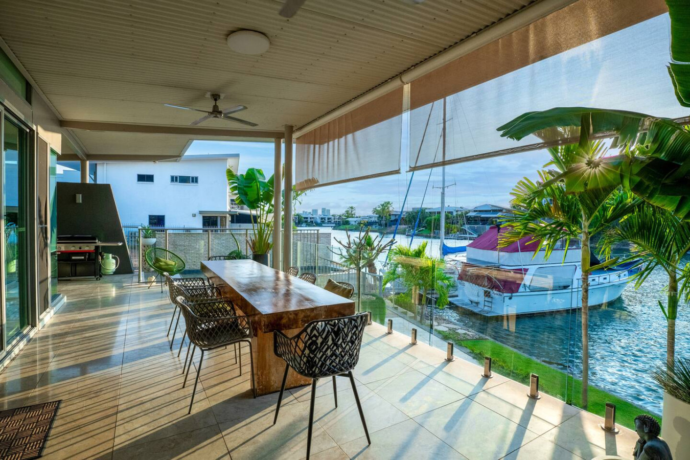 Water-Front Paradise: Pool - BBQ - Balcony Dining