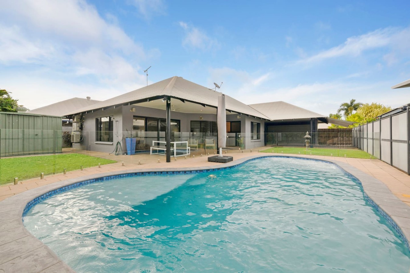 Zenhouse: Cityside Family House ~ Pool ~ Markets