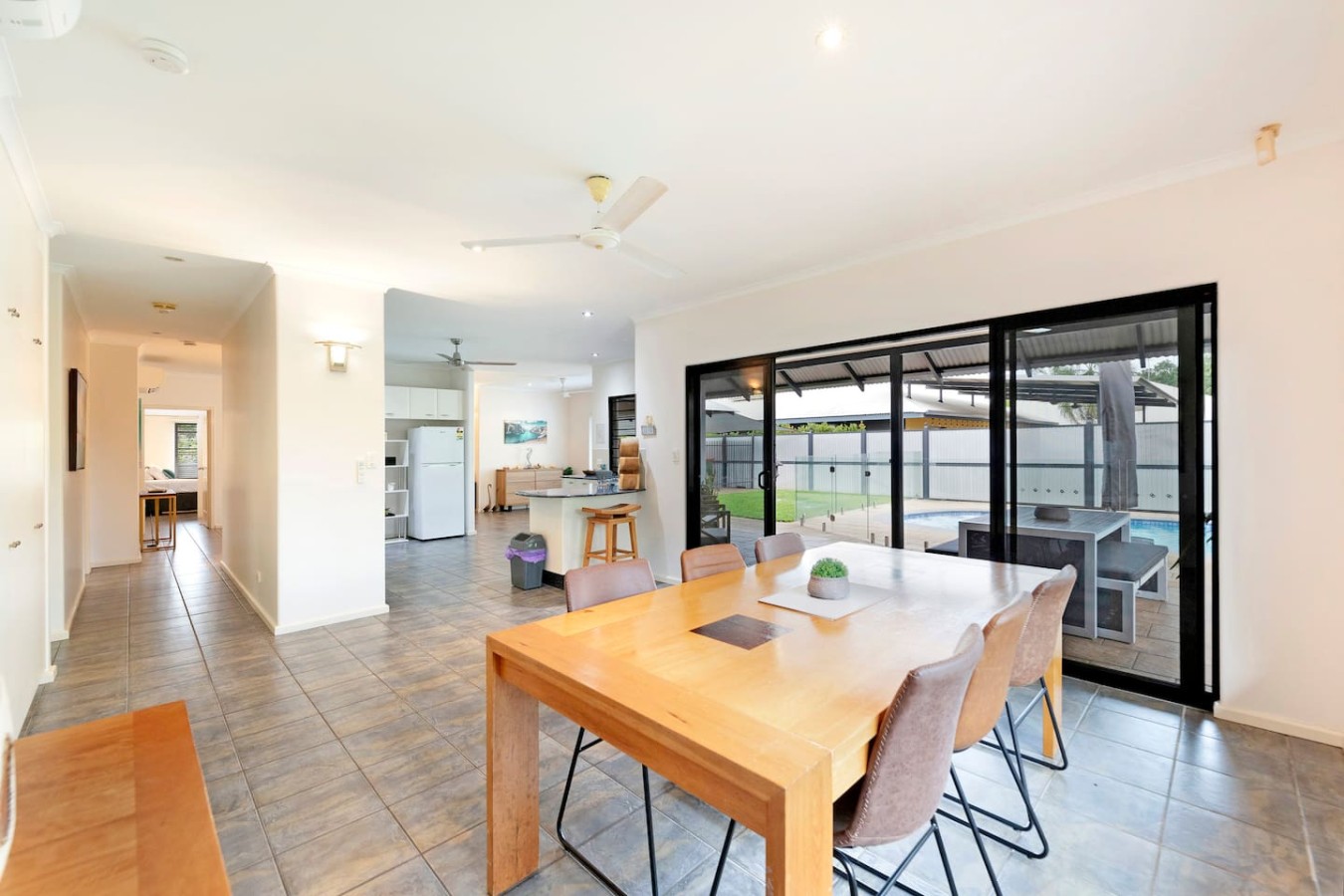 Zenhouse: Cityside Family House ~ Pool ~ Markets