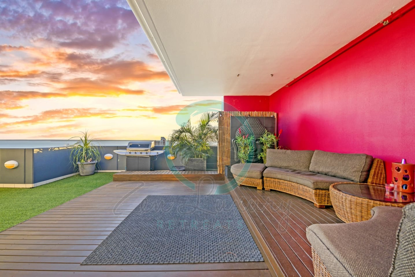 The LAVA LOUNGE PANORAMIC Rooftop Holiday Retreat