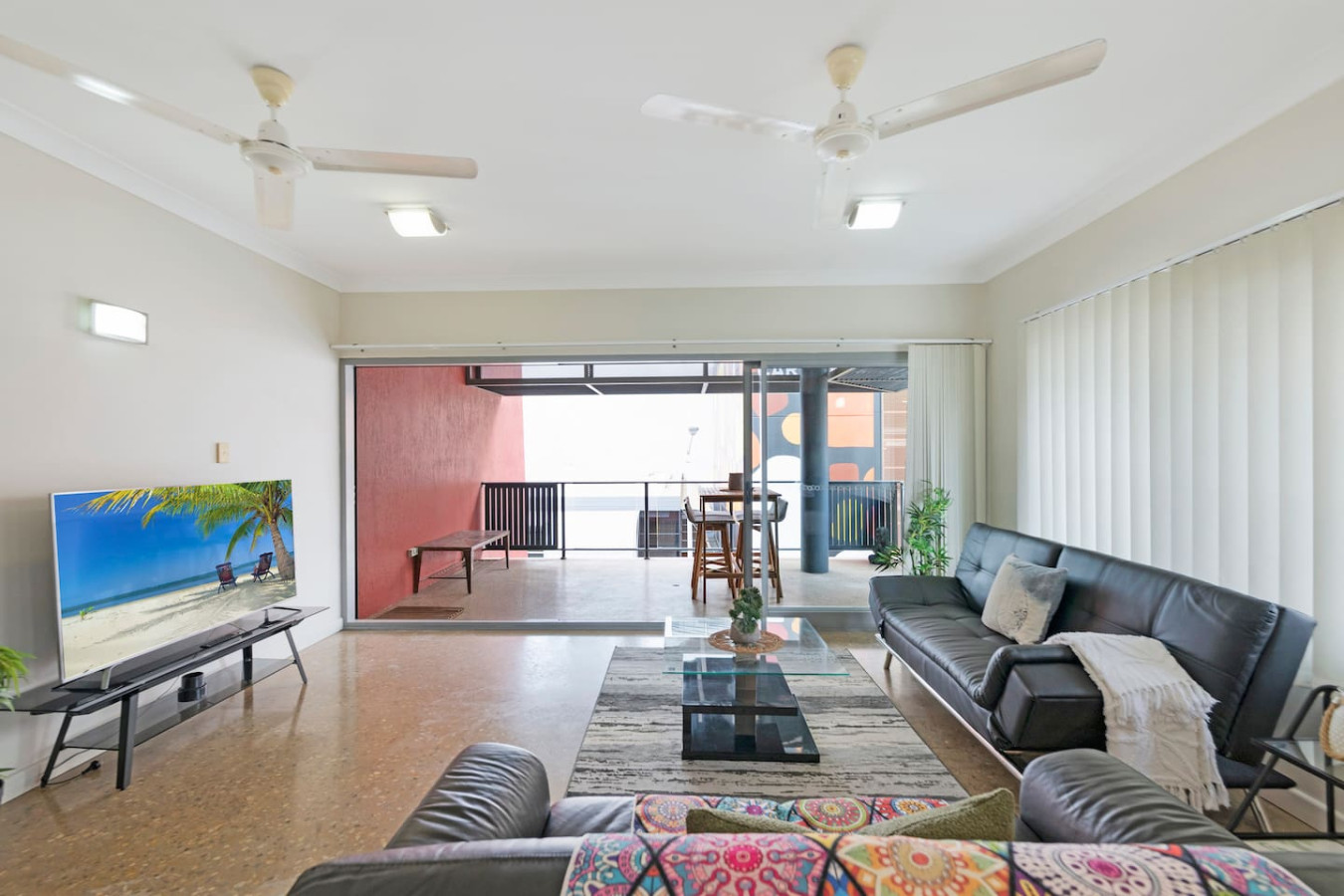 Zen City-Venture: Balcony Dining - Cozy - CBD
