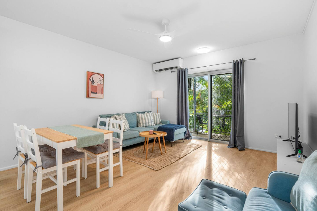 Zen Crescent Sanctuary : Cozy - Modern - Unique