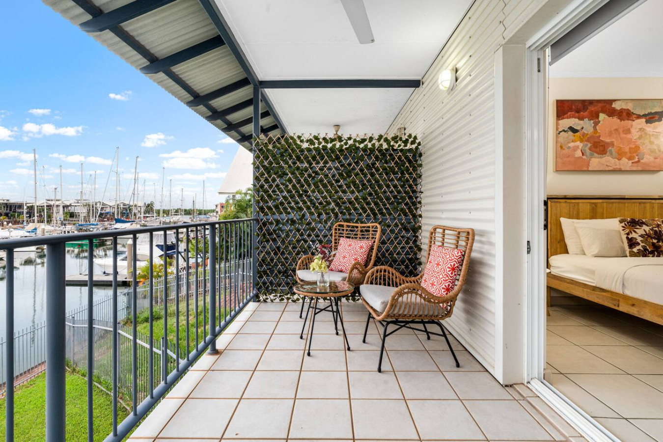 Zen Dockside Point: Marina view - Patio - Parking