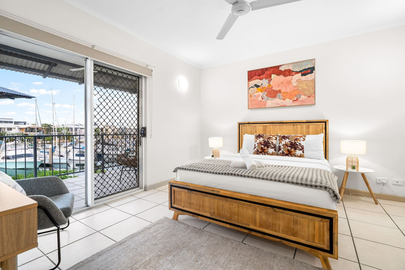 Zen Dockside Point: Marina view - Patio - Parking
