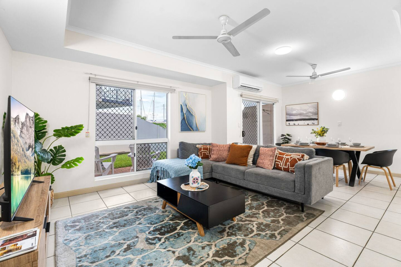 Zen Dockside Point: Marina view - Patio - Parking
