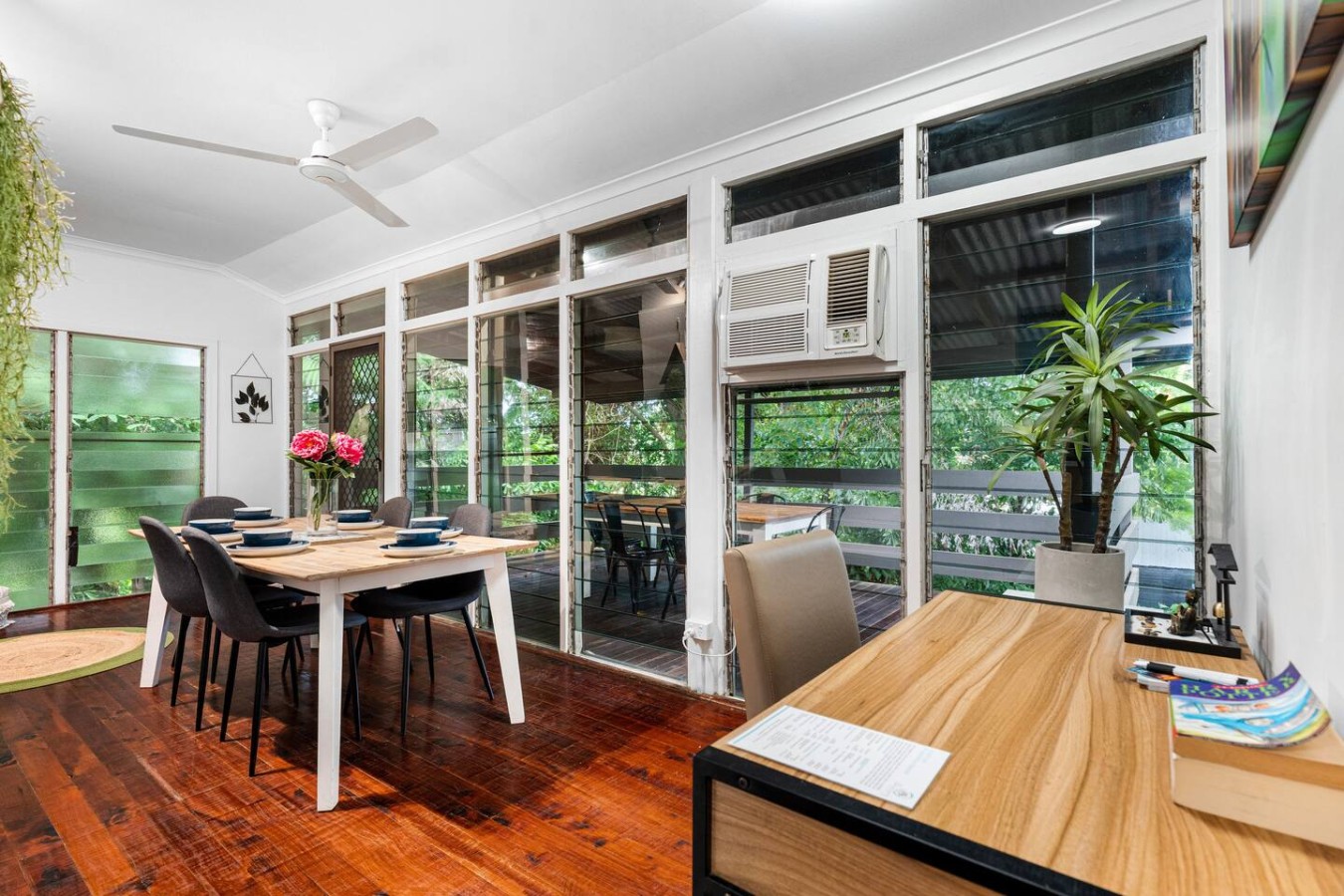 Zen City Tropics: Fenced Yard - Balcony - Desk