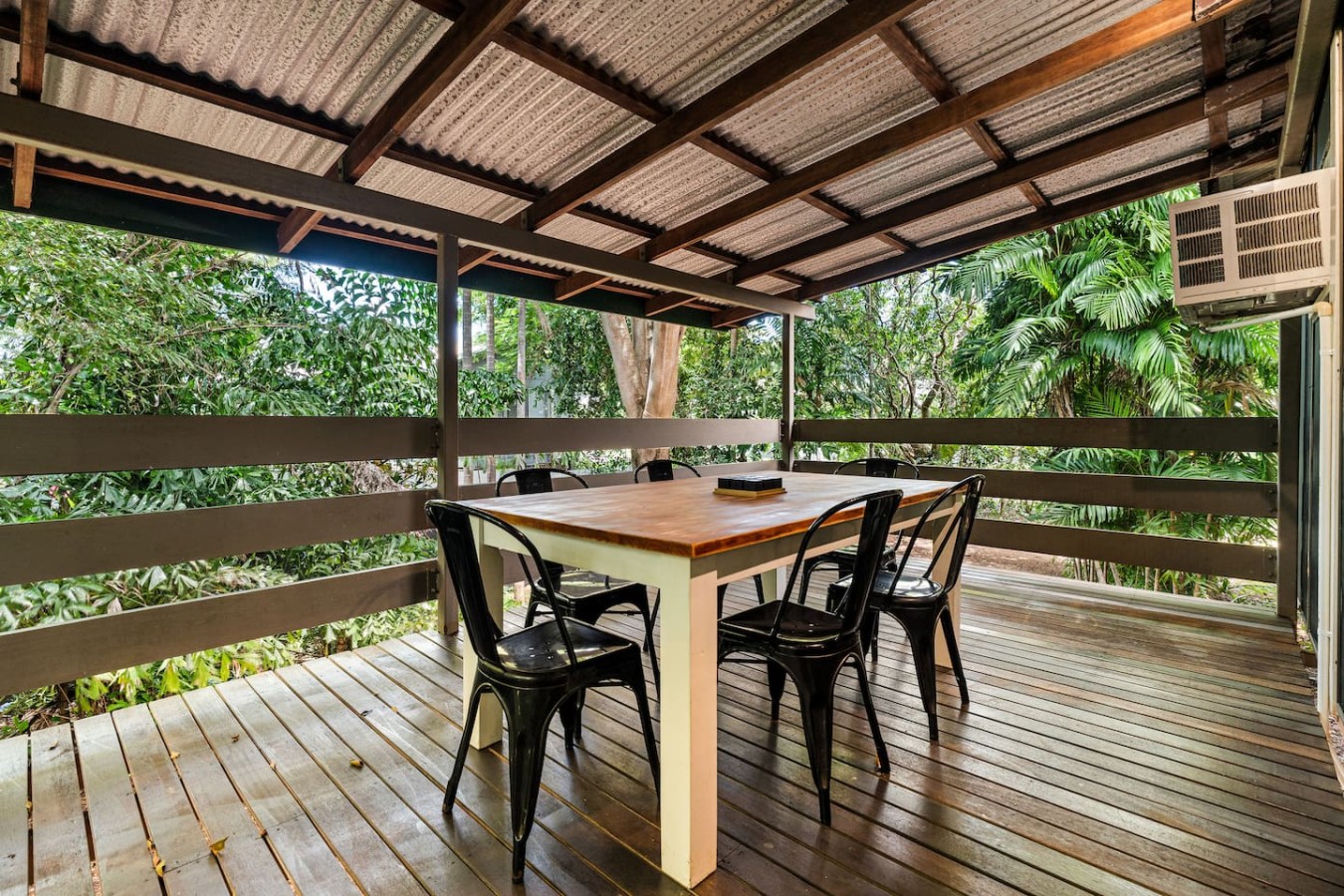 Zen City Tropics: Fenced Yard - Balcony - Desk
