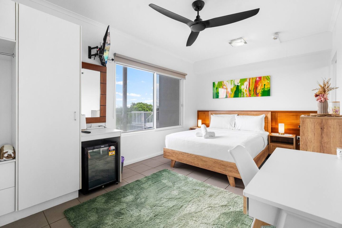 Zen Marina Rm: bayview - shared pool - central