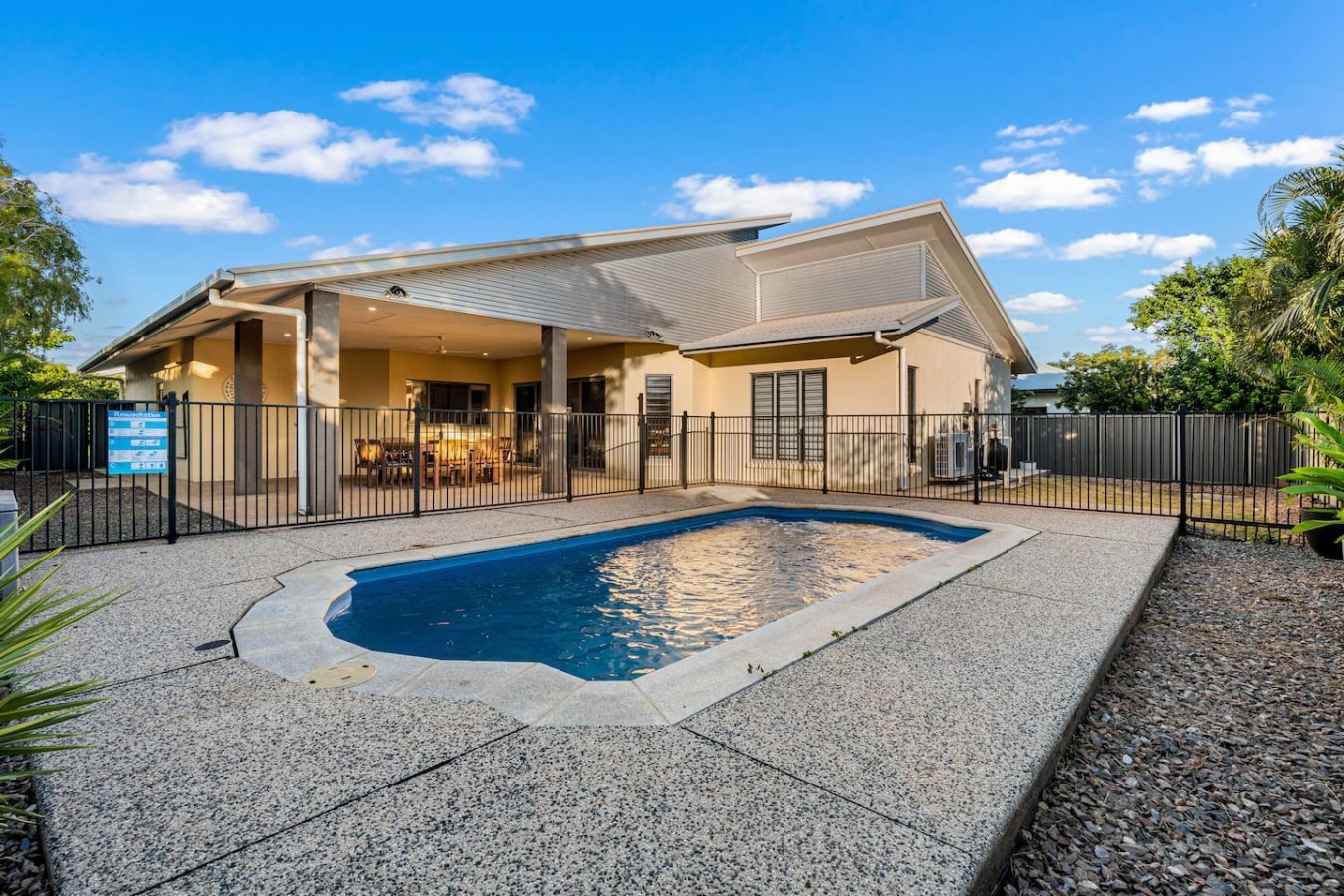 Zen Lotus: Private Pool - Patio - Garage - Yard