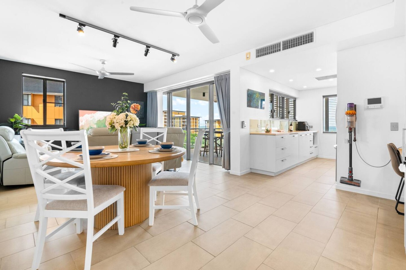 Zen Bayside: seaview - balcony - shared pool