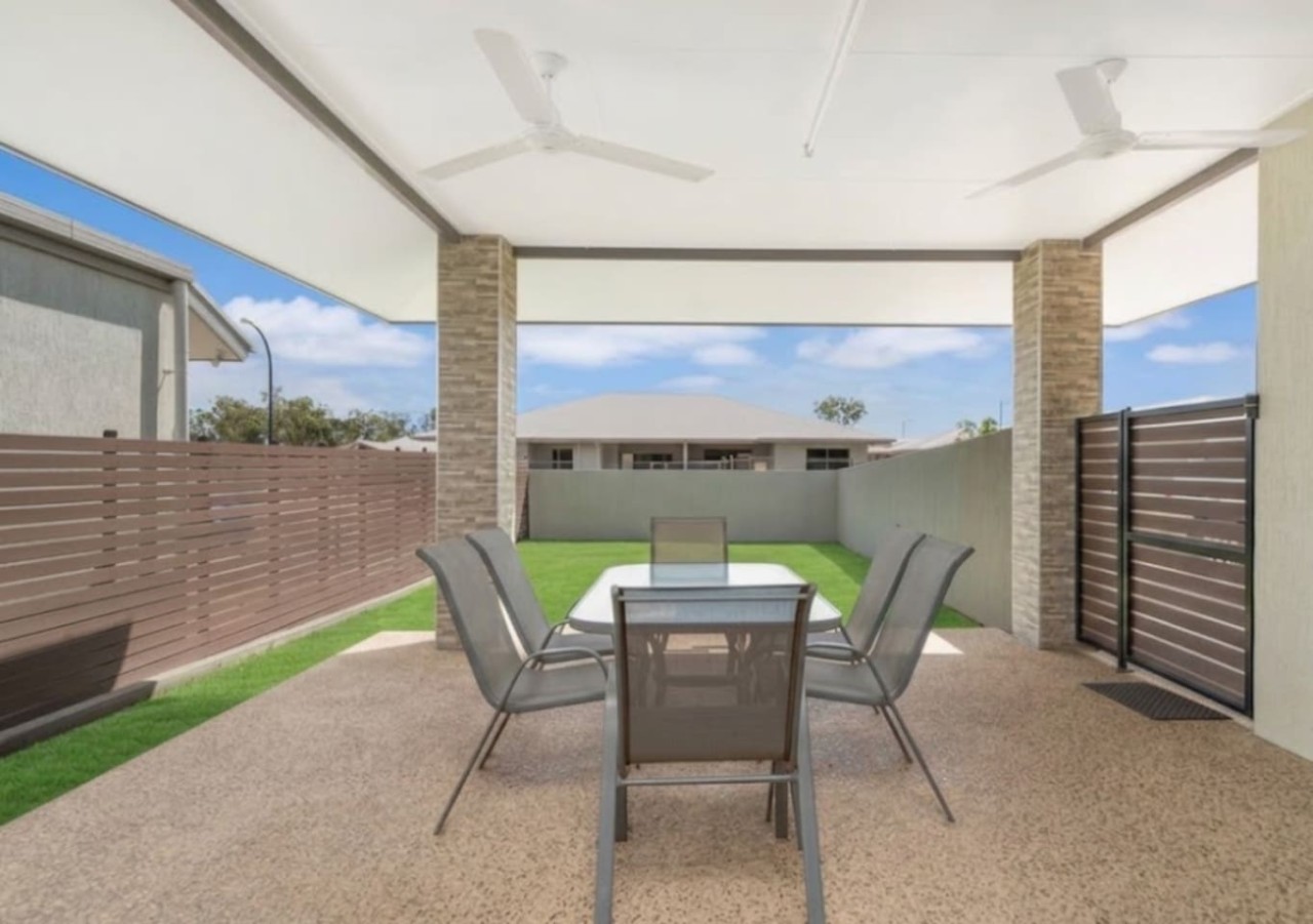 Zen Courtyard: garden - patio - garage