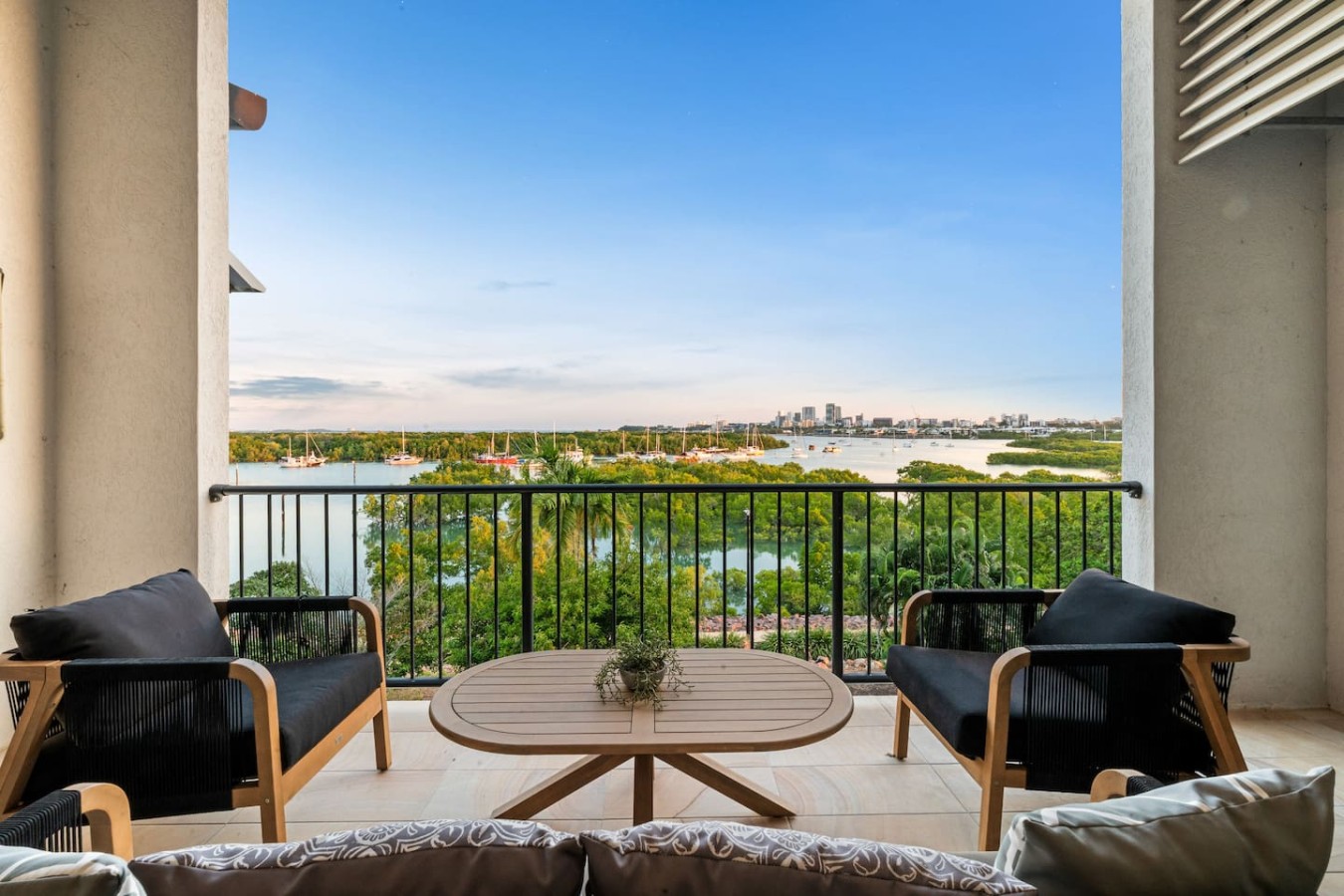 Zen Bayline: pool - bay view - balcony